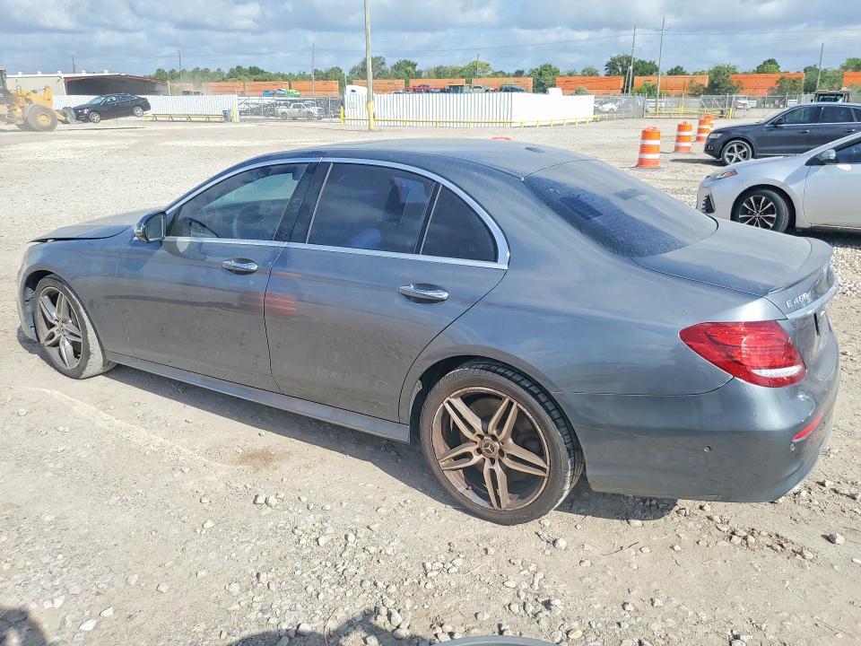 2018 MERCEDES-BENZ E 400 4MATIC — Фото 2 из 12