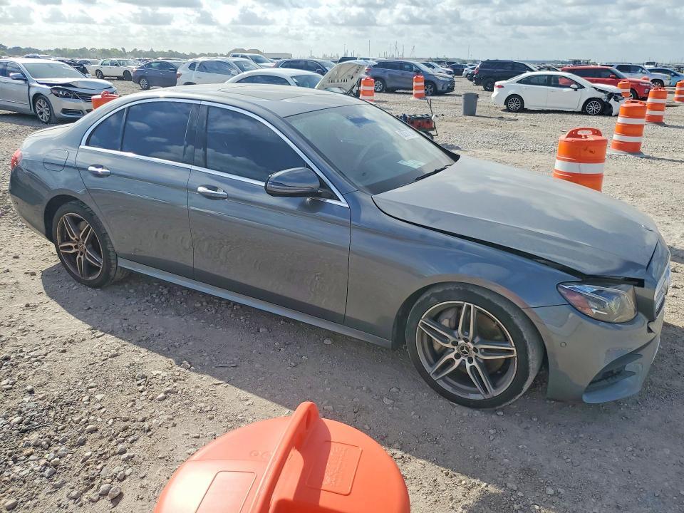 2018 MERCEDES-BENZ E 400 4MATIC — Фото 4 из 12