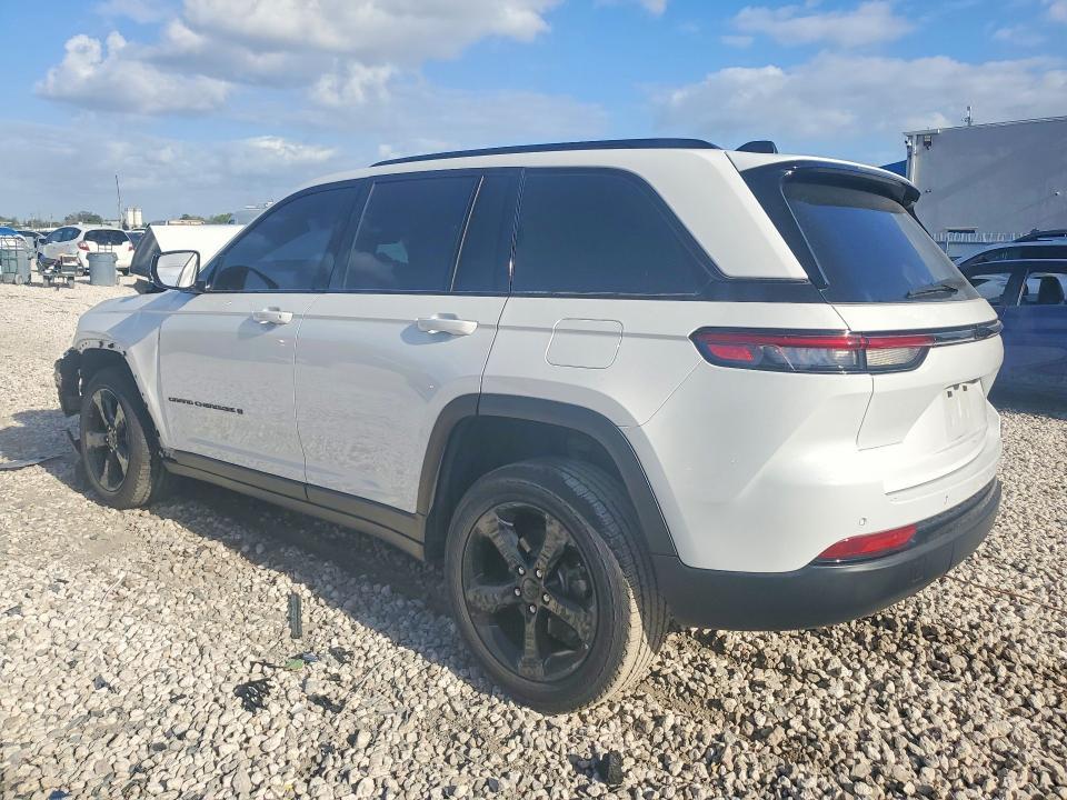 2023 JEEP GRAND CHEROKEE LAREDO — Фото 2 из 13