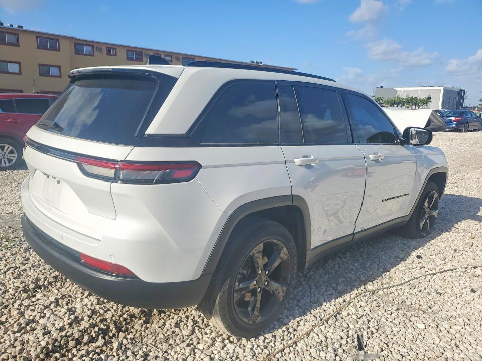 2023 JEEP GRAND CHEROKEE LAREDO — Фото 3 из 13