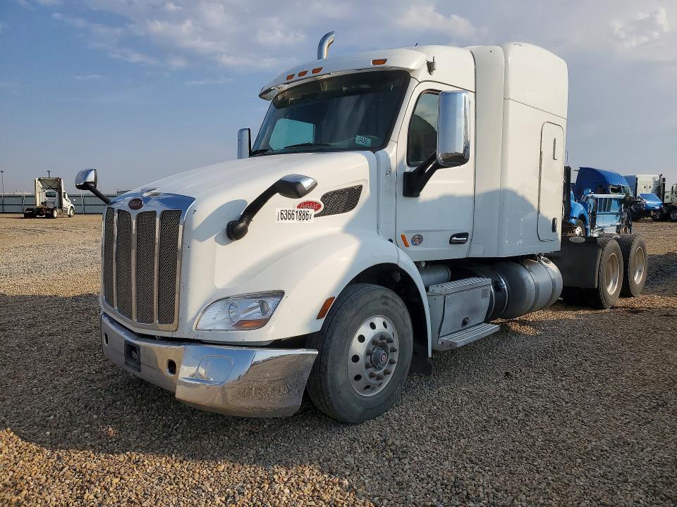 2018 PETERBILT 579 SEMI TRUCK