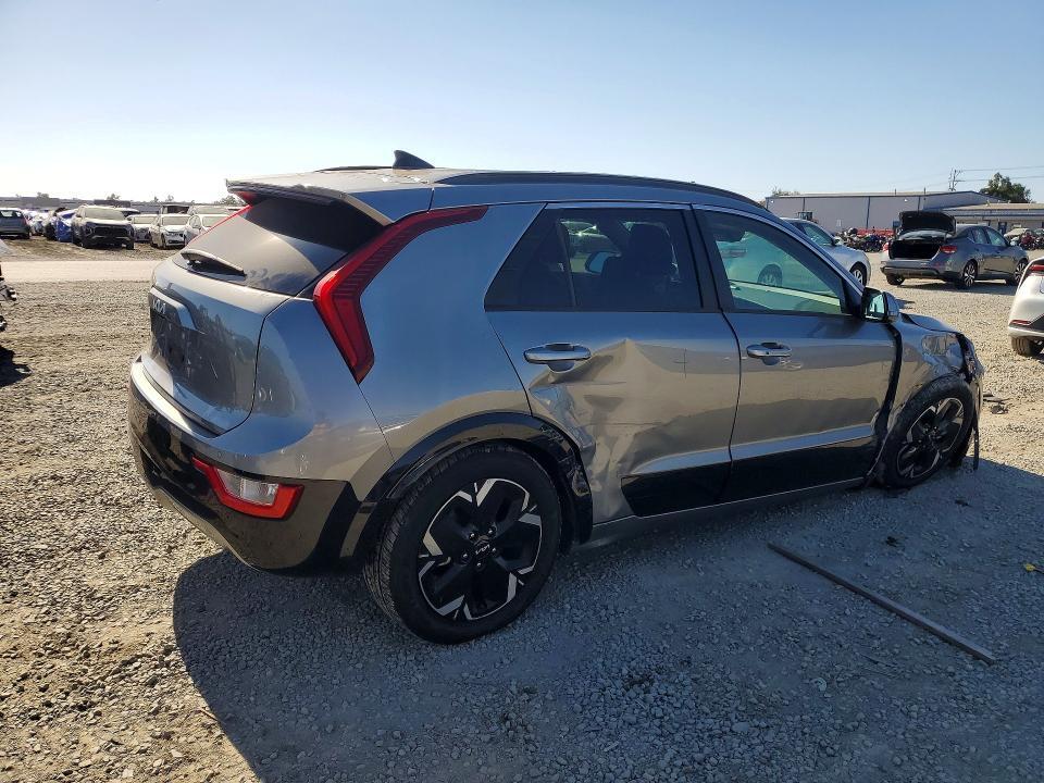 KNDCR3L11P5028783 2023 KIA NIRO photo no. 3