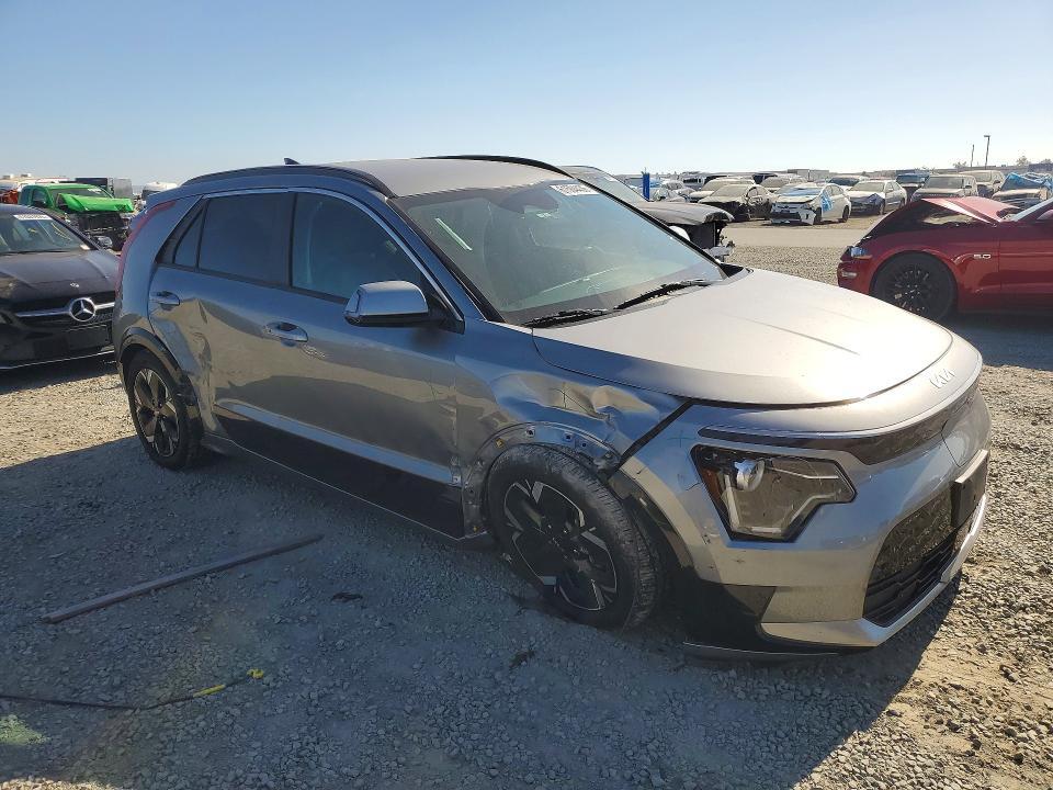 KNDCR3L11P5028783 2023 KIA NIRO photo no. 4