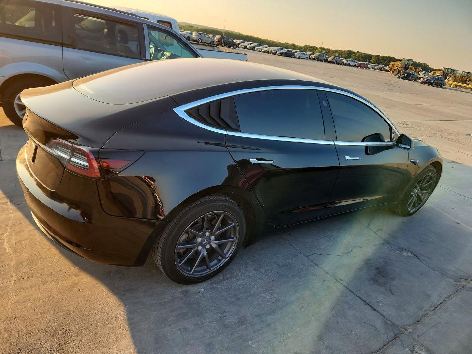 2018 TESLA MODEL 3 — Фото 3 из 12