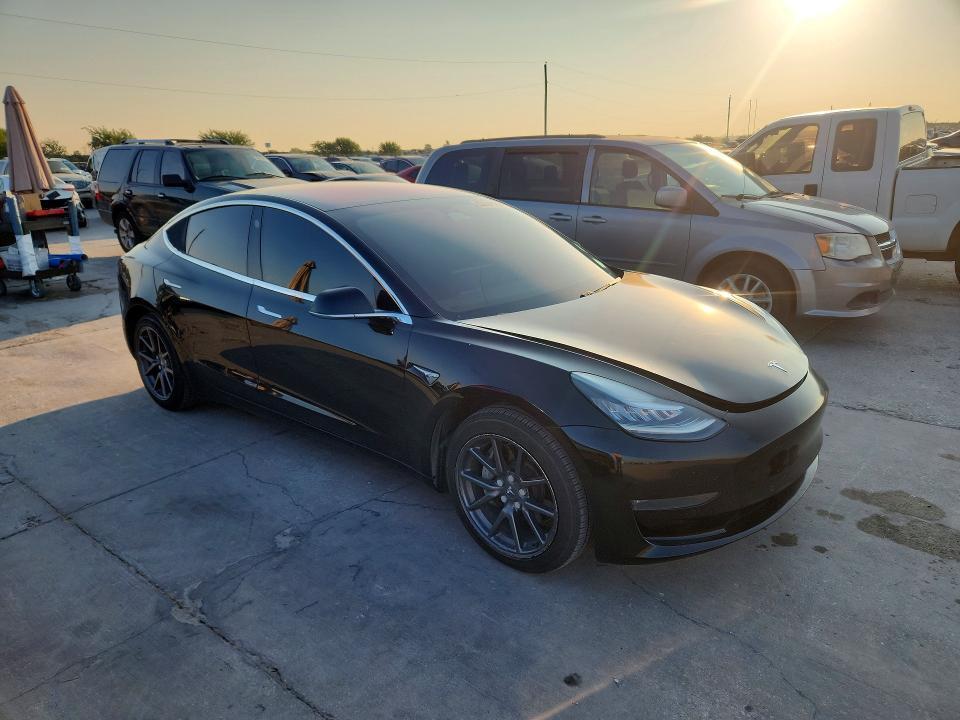 2018 TESLA MODEL 3 — Фото 4 из 12