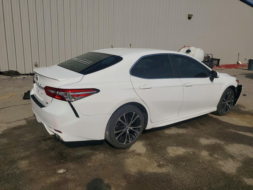 2018 TOYOTA CAMRY SE — Фото 3 из 12