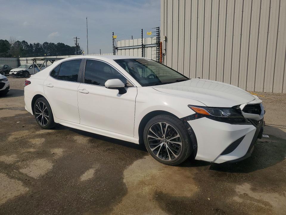 2018 TOYOTA CAMRY SE — Фото 4 из 12