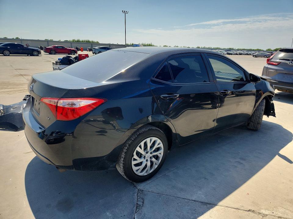 5YFBURHE0JP768330 2018 TOYOTA COROLLA photo no. 3
