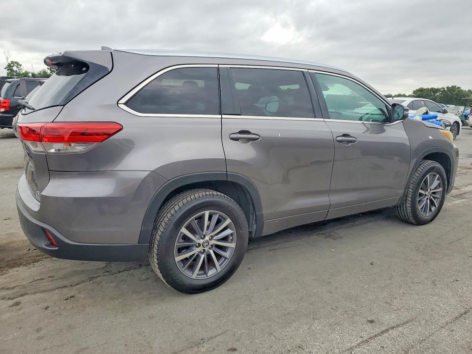 2018 TOYOTA HIGHLANDER XLE — Фото 3 из 13