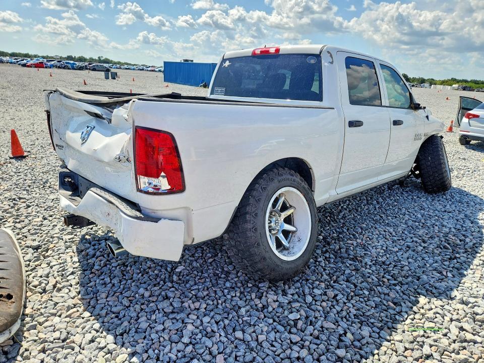 2015 RAM 1500 ST — Фото 3 из 13