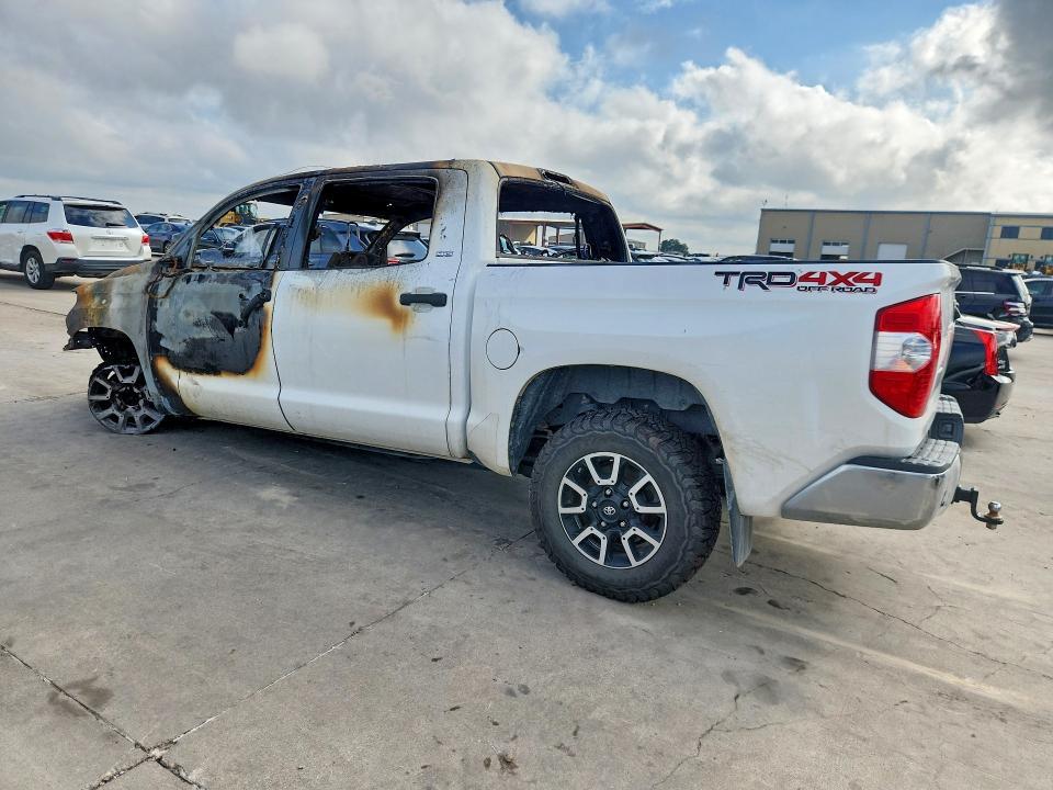 2018 TOYOTA TUNDRA CREWMAX SR5 — Фото 2 из 11