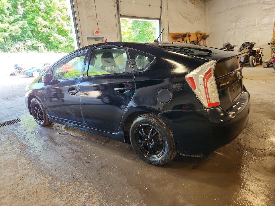 2015 TOYOTA PRIUS TWO — Фото 2 из 12