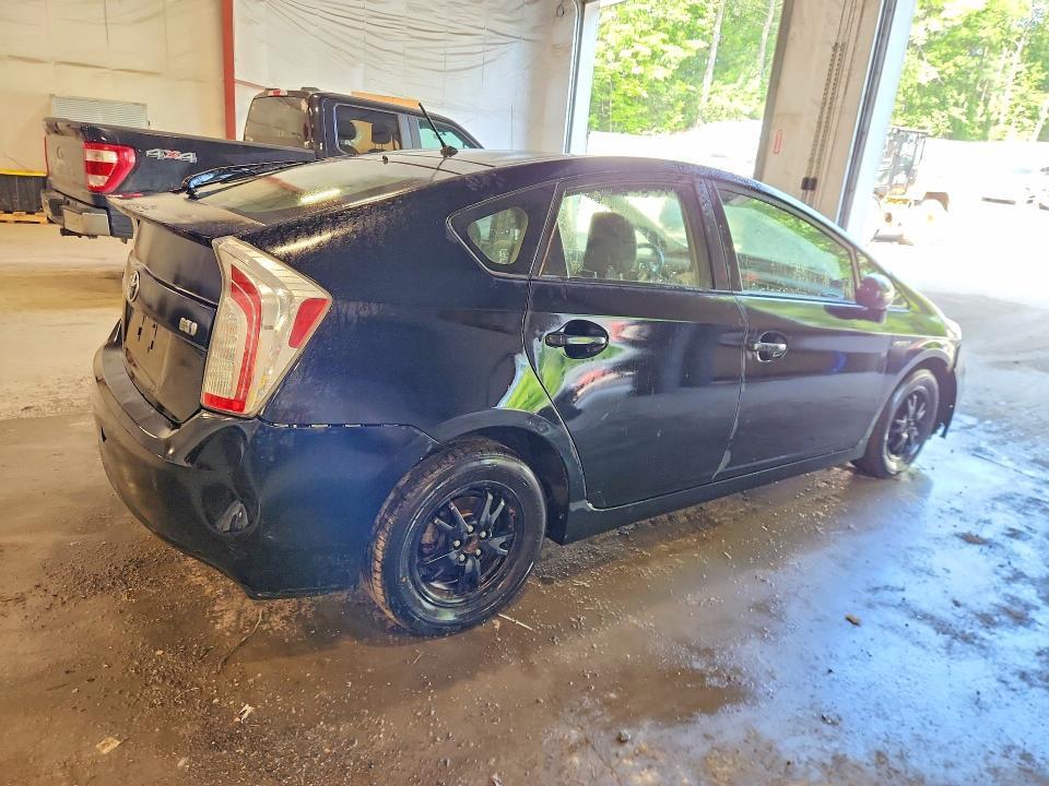 2015 TOYOTA PRIUS TWO — Фото 3 из 12
