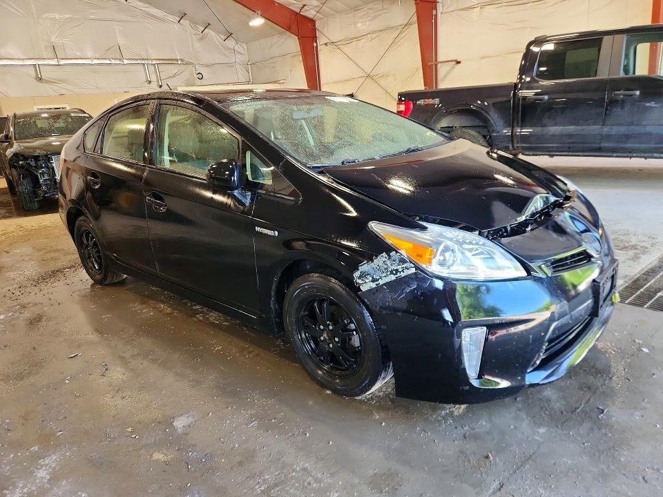 2015 TOYOTA PRIUS TWO — Фото 4 из 12