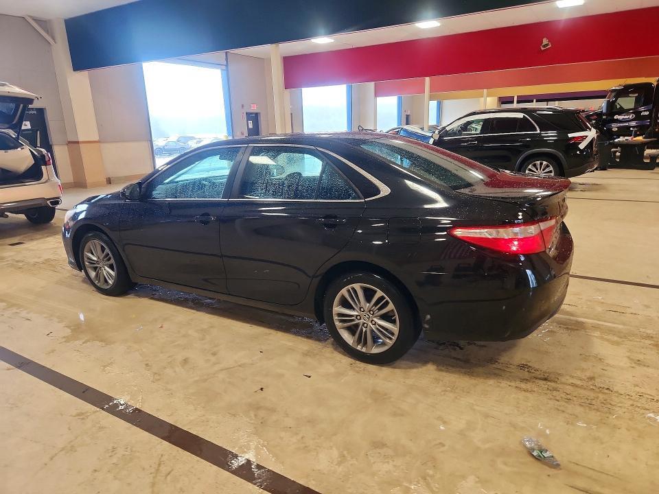 2015 TOYOTA CAMRY SE — Фото 2 из 12