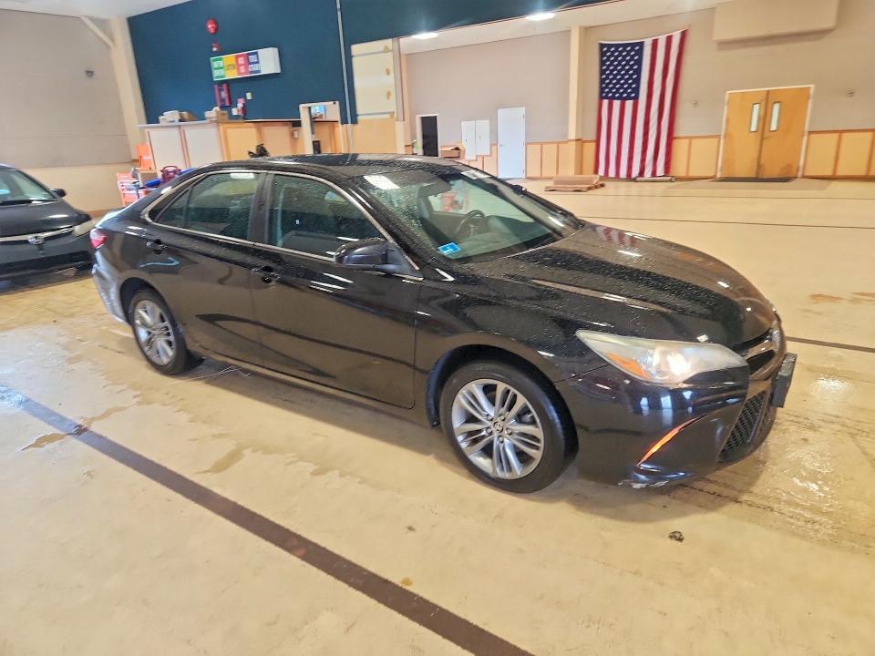2015 TOYOTA CAMRY SE — Фото 4 из 12