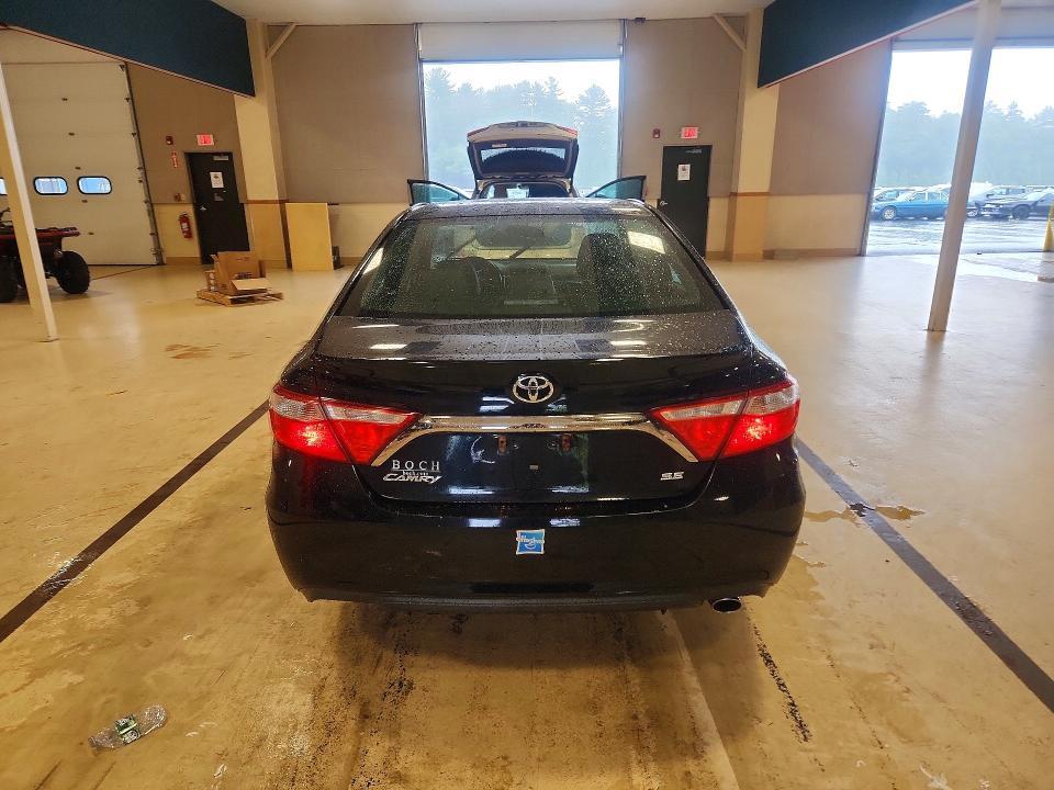 2015 TOYOTA CAMRY SE — Фото 6 из 12