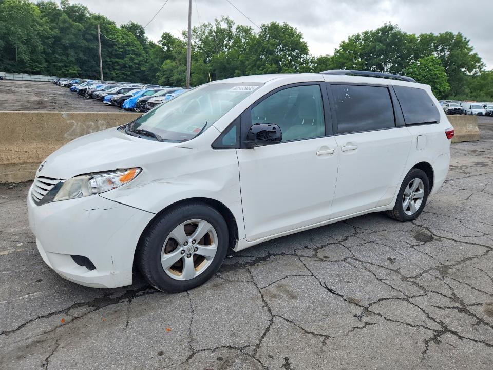 2015 TOYOTA SIENNA LE