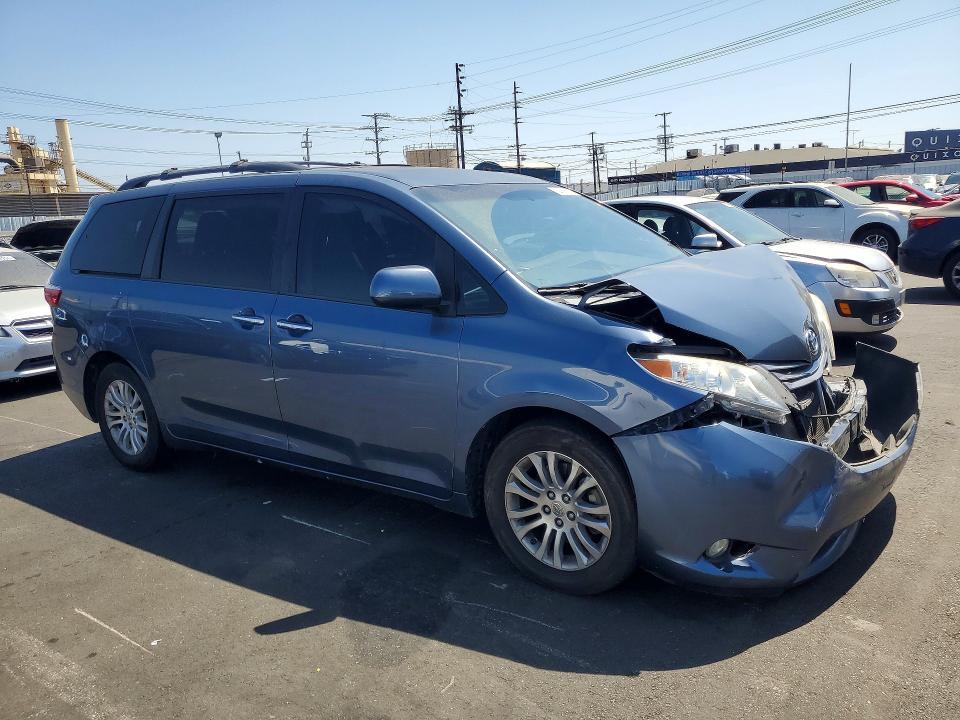 2015 TOYOTA SIENNA XLE 8-PASSENGER — Фото 4 из 13
