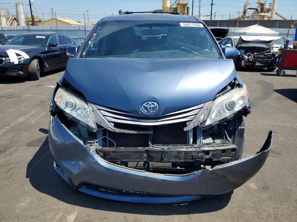2015 TOYOTA SIENNA XLE 8-PASSENGER — Фото 5 из 13