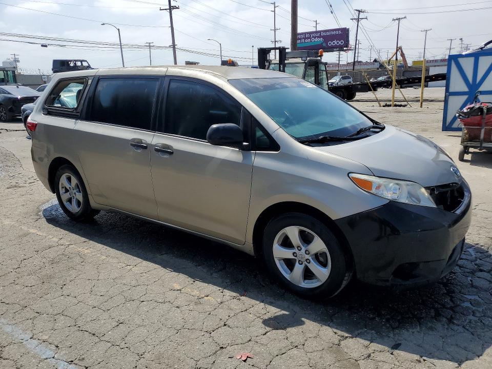 2015 TOYOTA SIENNA L 7-PASSENGER — Фото 4 из 14