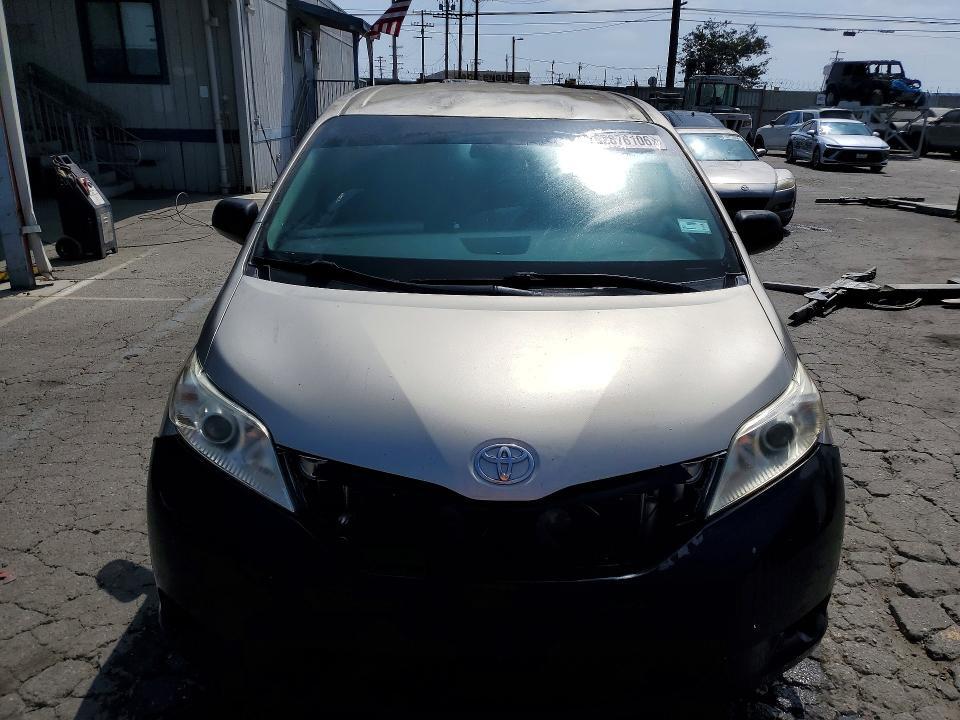 2015 TOYOTA SIENNA L 7-PASSENGER — Фото 5 из 14