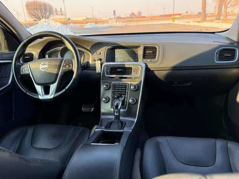 2015 VOLVO S60 PREMIER — Фото 9 из 10