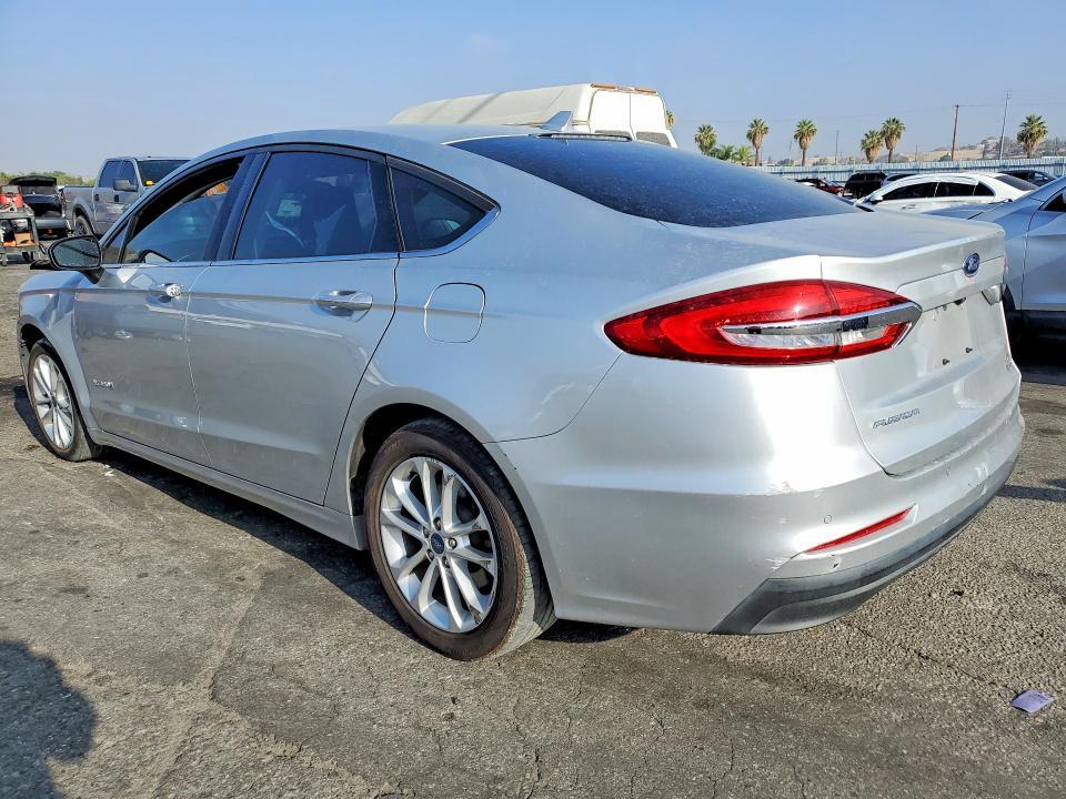 3FA6P0LU3KR235098 2019 FORD FUSION photo no. 2