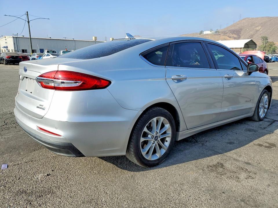 3FA6P0LU3KR235098 2019 FORD FUSION photo no. 3