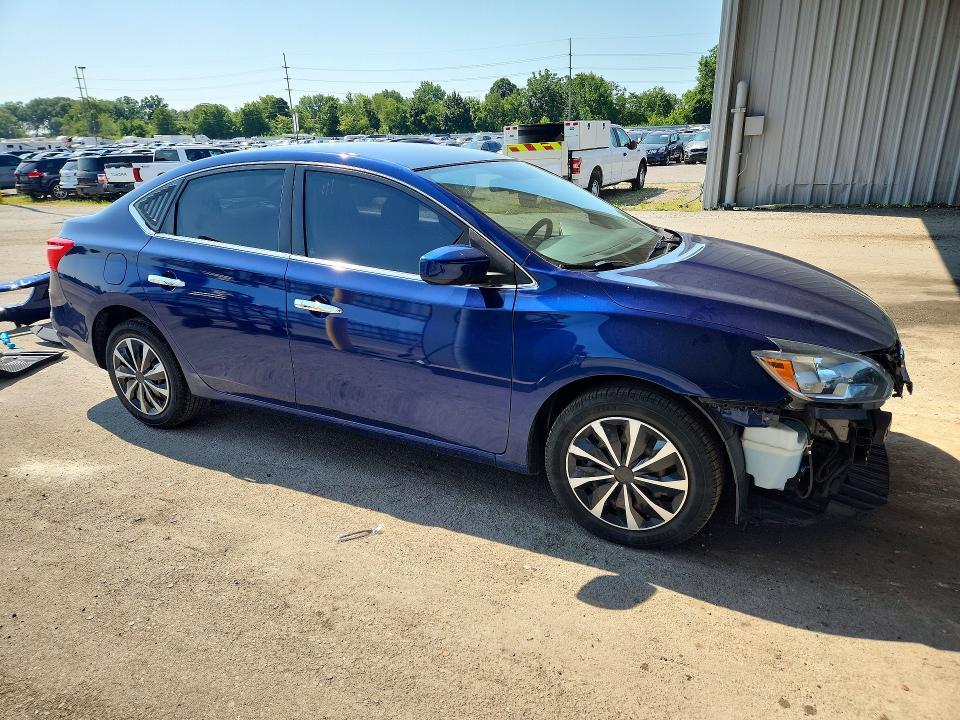 2019 NISSAN SENTRA S — Фото 4 из 13