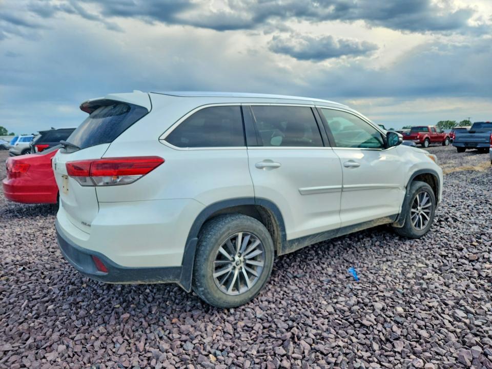 2019 TOYOTA HIGHLANDER XLE — Фото 3 из 13