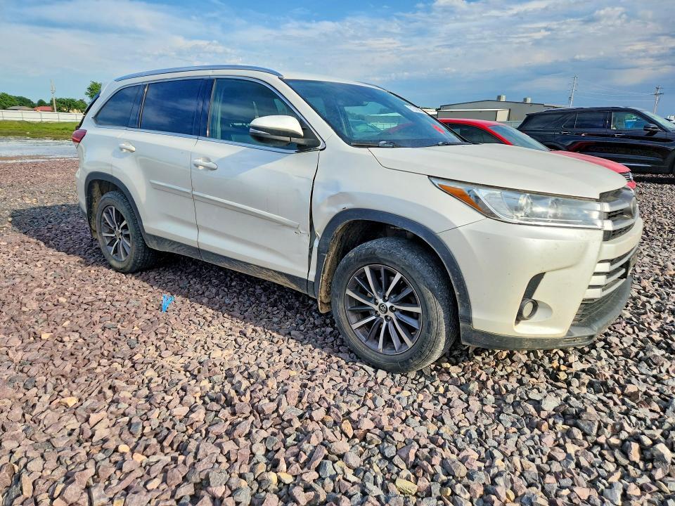 2019 TOYOTA HIGHLANDER XLE — Фото 4 из 13