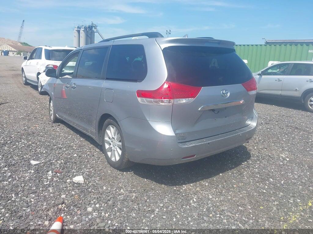 5TDDK3DC3CS042701 2012 TOYOTA SIENNA photo no. 3