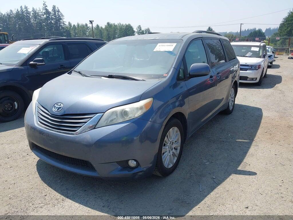 5TDDK3DC5DS057721 2013 TOYOTA SIENNA photo no. 2