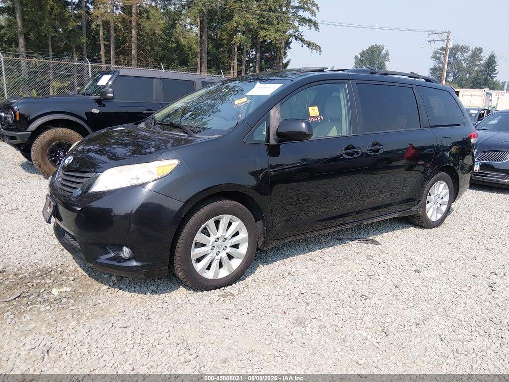 5TDDK3DC8DS063349 2013 TOYOTA SIENNA photo no. 2