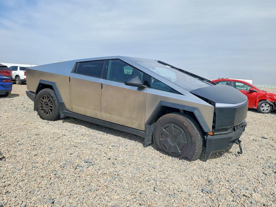 2025 TESLA CYBERTRUCK — Фото 4 из 13