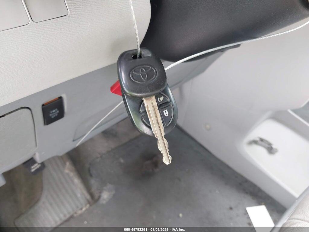 5TDDK3DC7DS069692 2013 TOYOTA SIENNA photo no. 11