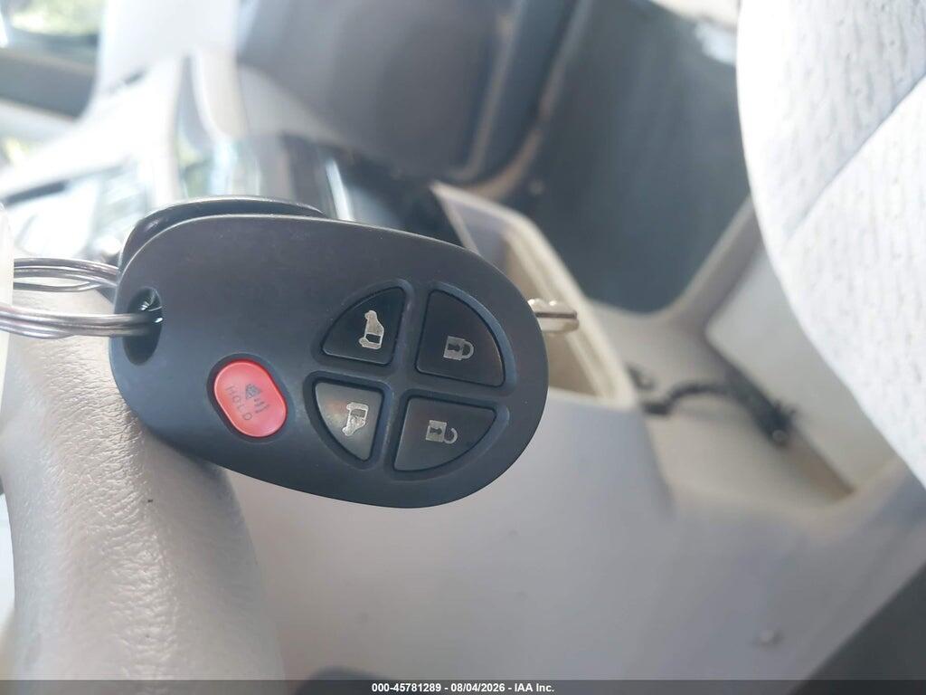 5TDKK3DC5DS401653 2013 TOYOTA SIENNA photo no. 11