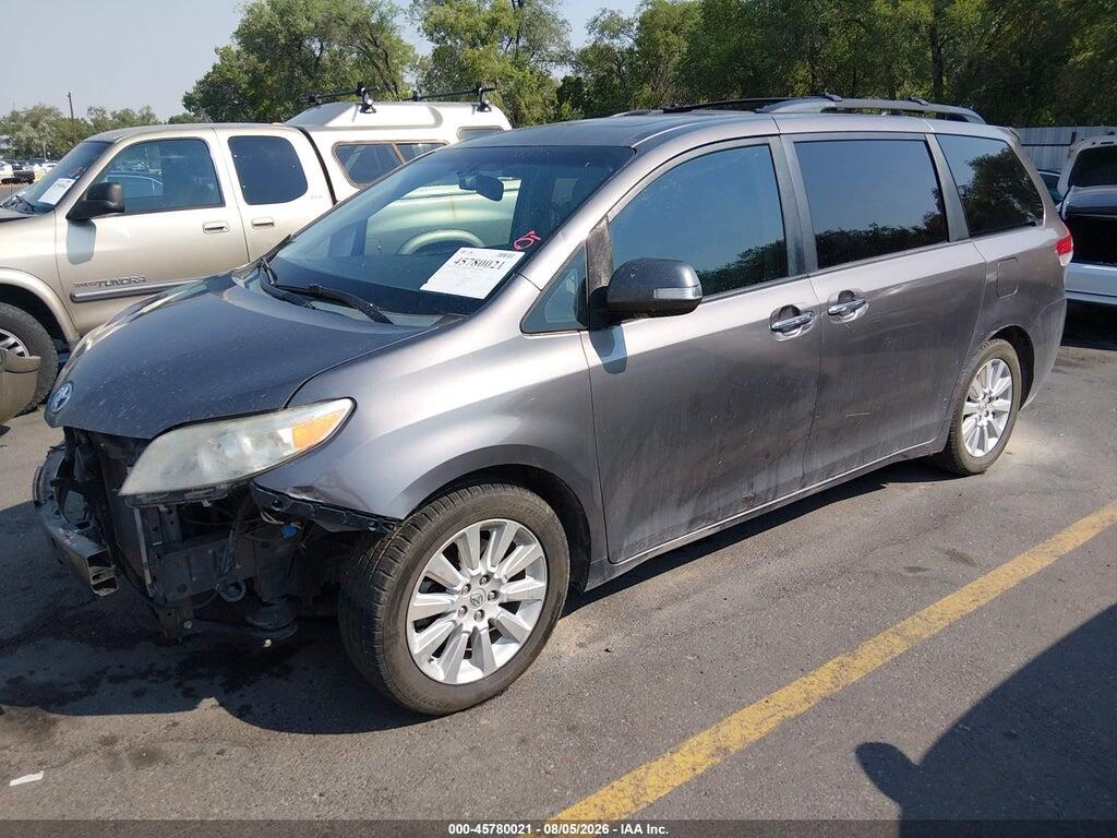 5TDDK3DC5DS062448 2013 TOYOTA SIENNA photo no. 2