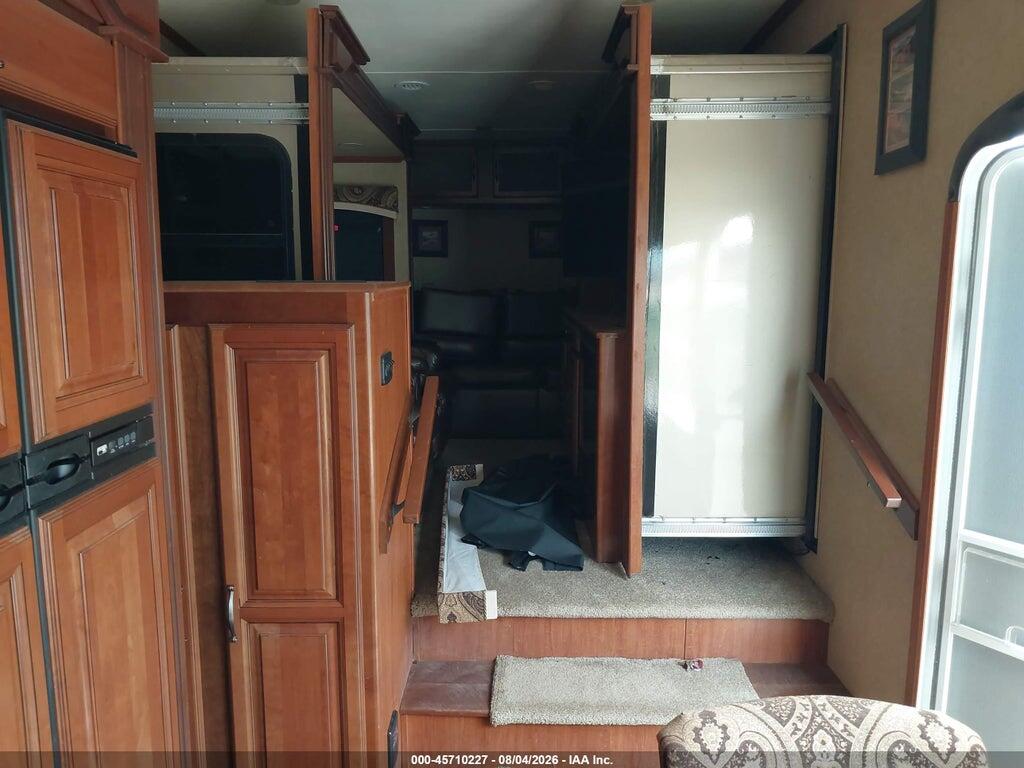 4V0FC3620DR003192 2013 REDWOOD 36FL 5TH WHL TRAVEL TRAILER photo no. 5