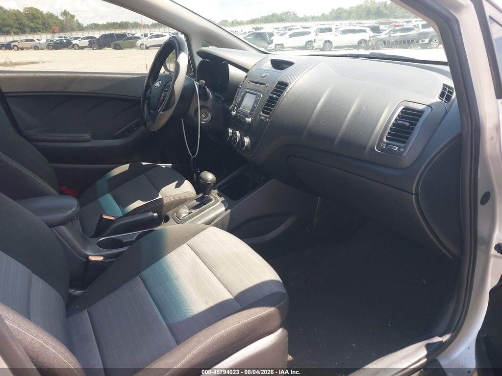 KNAFX5A82G5527779 2016 KIA FORTE photo no. 5