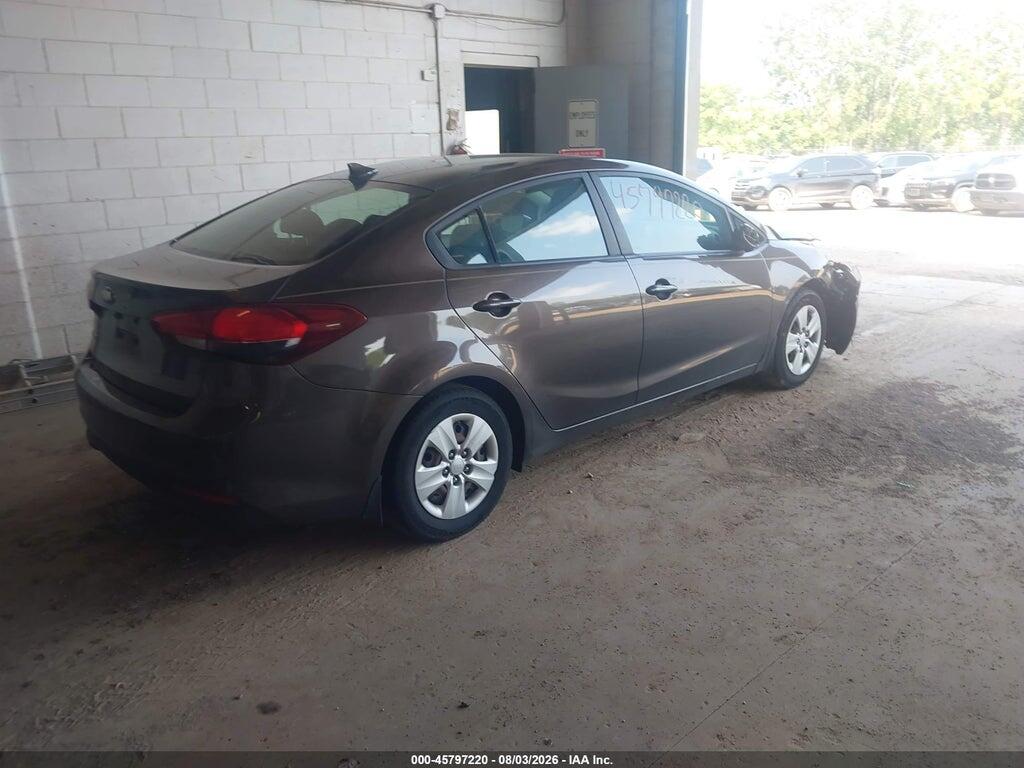 3KPFK4A73HE134334 2017 KIA FORTE photo no. 4