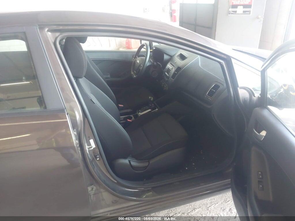 3KPFK4A73HE134334 2017 KIA FORTE photo no. 5
