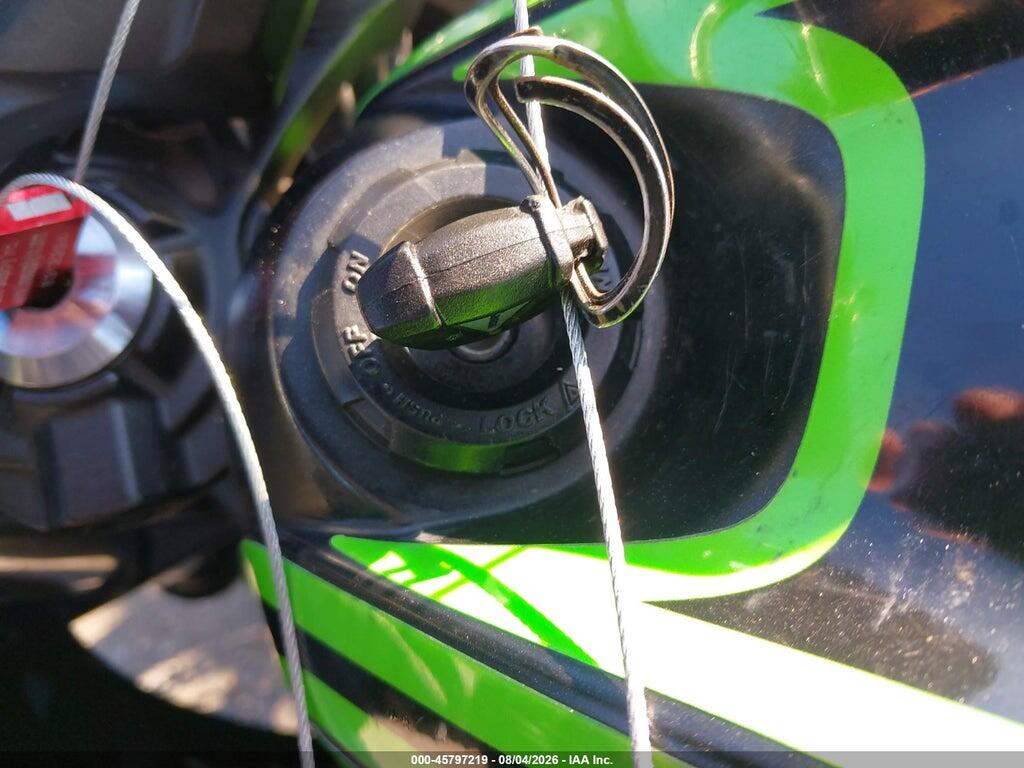 JKAEXEJ12HDA00461 2017 KAWASAKI EX650 photo no. 11
