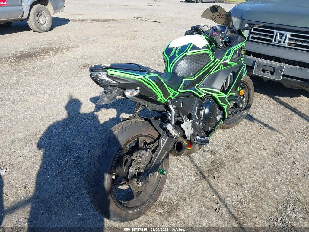 JKAEXEJ12HDA00461 2017 KAWASAKI EX650 photo no. 4