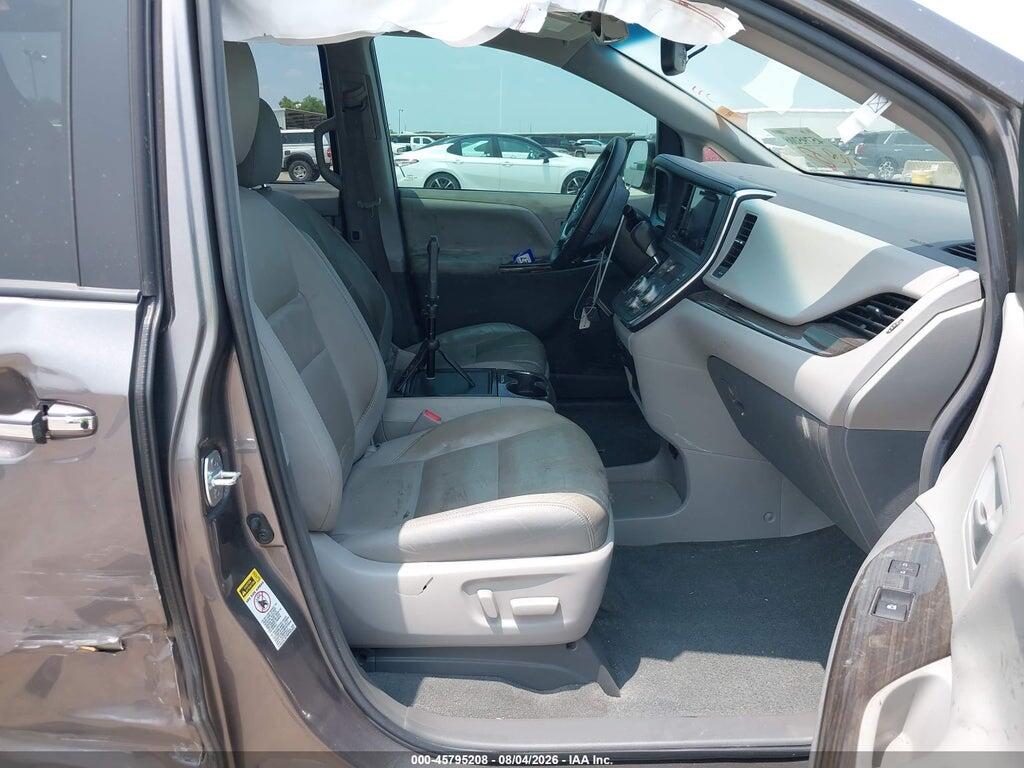5TDYZ3DC9HS853035 2017 TOYOTA SIENNA photo no. 5