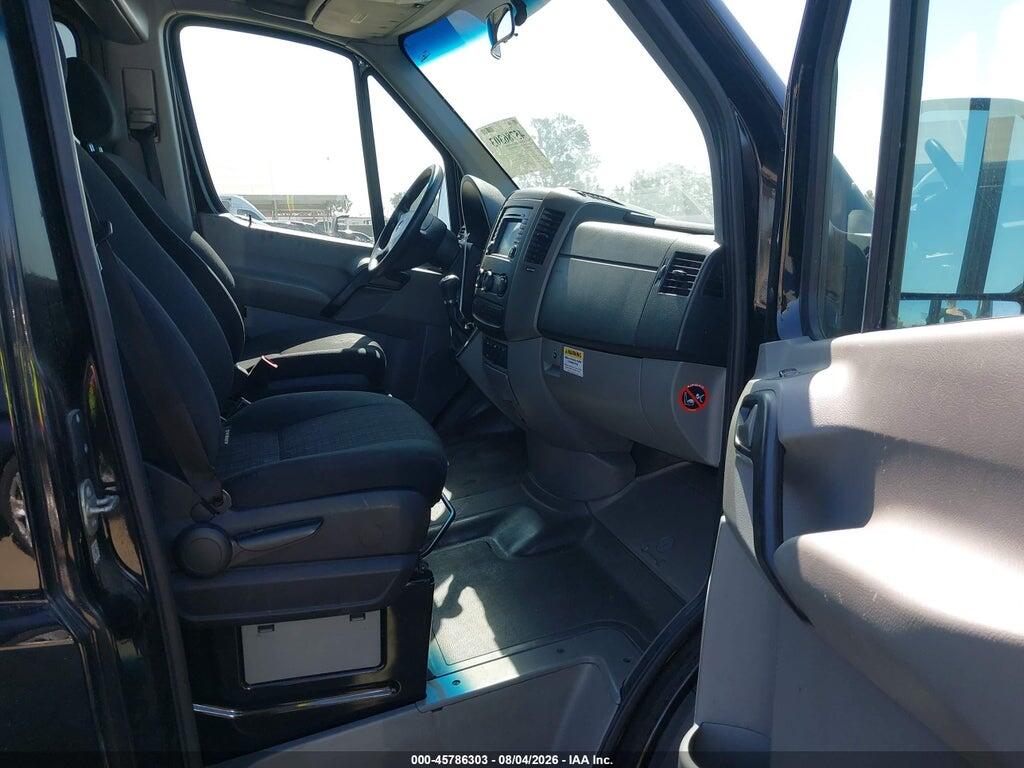 WDAPF1CD3HP372763 2017 MERCEDES-BENZ SPRINTER 3500 photo no. 5