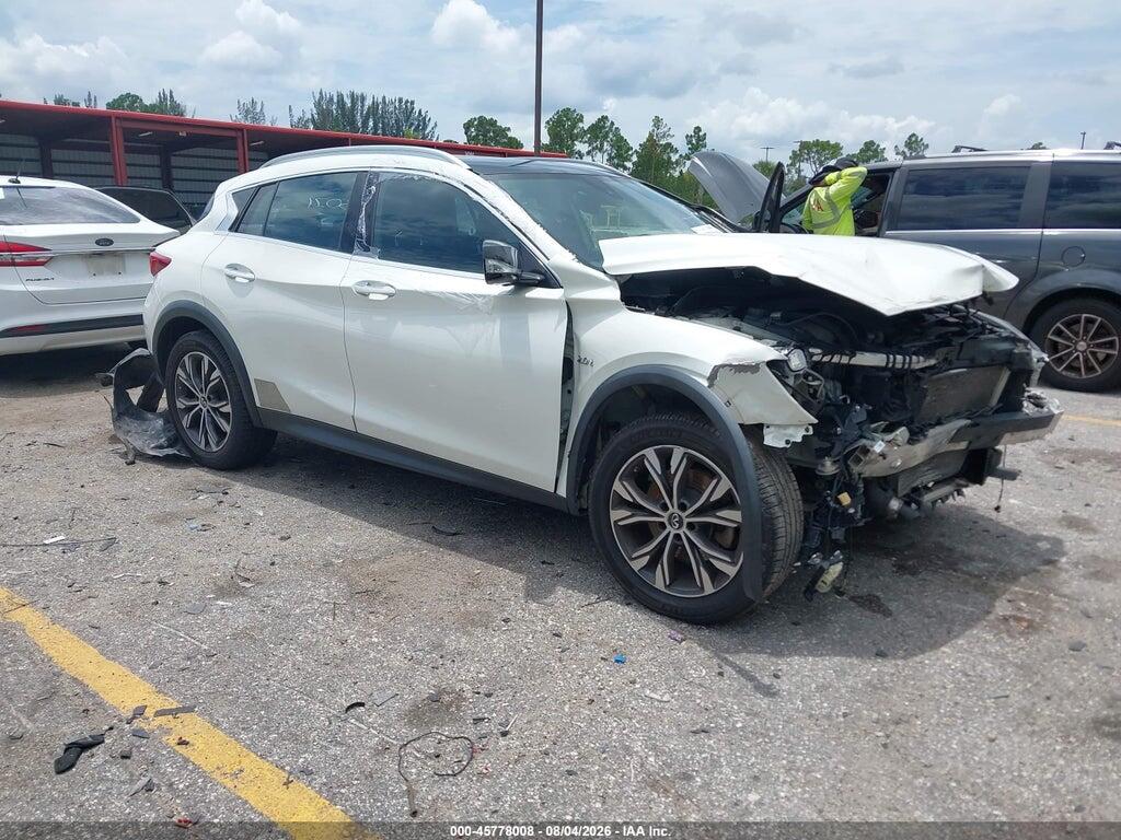 SJKCH5CR4HA023071 2017 INFINITI QX30 photo no. 1