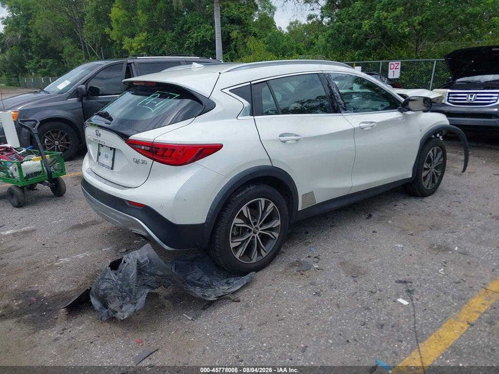 SJKCH5CR4HA023071 2017 INFINITI QX30 photo no. 4