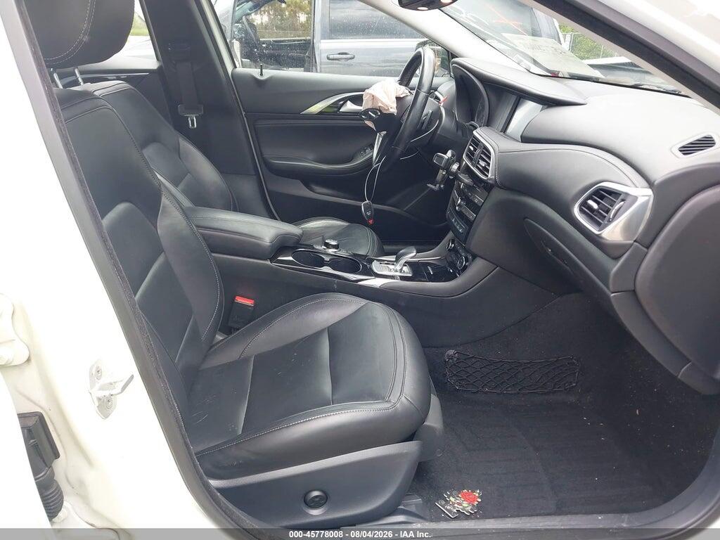 SJKCH5CR4HA023071 2017 INFINITI QX30 photo no. 5